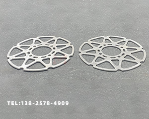 變形的鋁板如何快速調(diào)平呢？用什么機(jī)器呢？</a>