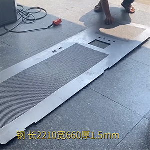 1.5mm厚機(jī)柜網(wǎng)板矯平機(jī)-高精密機(jī)箱機(jī)柜整平機(jī)-一次校平，沖孔網(wǎng)無反彈